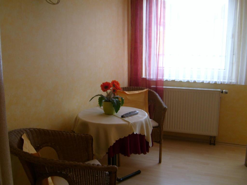 Stadtcafe Pension Grünstadt Екстериор снимка